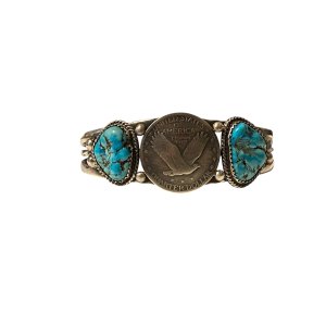 画像2: INDIAN JEWELRY  Taos Pueblo族 lawrence archuleta作 SILVER×KINGMANTURQUOISE COIN BANGLE /タオスプエブロ族 シルバー コイン キングマンターコイズ バングル インディアンジュエリー 