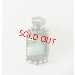 画像1: INDIAN JEWELRY  NAVAJO族 BRAINE YELLOWHORSE 作 ROYSTON TURQUOISE シルバー ネックレストップ/ナバホ族 ブライン イエローホース ロイストン ターコイズ インディアンジュエリー　