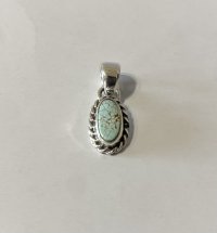 INDIAN JEWELRY  NAVAJO族 ALICE JOHNSON作 NO.8 TURQUOISE シルバー ネックレストップ (1) /ナバホ族 アリスジョンソン作 #8 ナンバーエイト ターコイズ インディアンジュエリー　