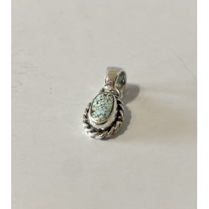 画像2: INDIAN JEWELRY  NAVAJO族 ALICE JOHNSON作 NO.8 TURQUOISE シルバー ネックレストップ (2) /ナバホ族 アリスジョンソン作 #8 ナンバーエイト ターコイズ インディアンジュエリー　