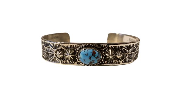 画像1: INDIAN JEWELRY  NAVAJO族 HENRY MARIANO作 SILVER×GOLDENHILL TURQUOISE スタンプワーク BANGLE /ナバホ族 ヘンリーマリアーノ作 シルバー ゴールデンヒル ターコイズ バングル インディアンジュエリー  (1)