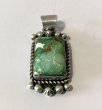 画像2: INDIAN JEWELRY  NAVAJO族 BRAINE YELLOWHORSE 作 ROYSTON TURQUOISE シルバー ネックレストップ/ナバホ族 ブライン イエローホース ロイストン ターコイズ インディアンジュエリー　 (2)